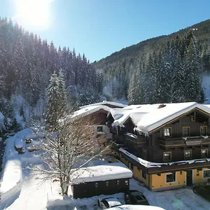 Bed & Breakfast Pension Ledererguetl - Jokercard & Parkplatz Inkl, Saalbach-Hinterglemm