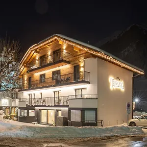 Bed & Breakfast Alpenresidenz Trisanna ****